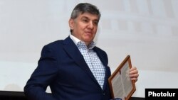 Armenia - Russian-Armenian businessman Ara Abrahamian at an awards ceremony in Yerevan, 2May2017.