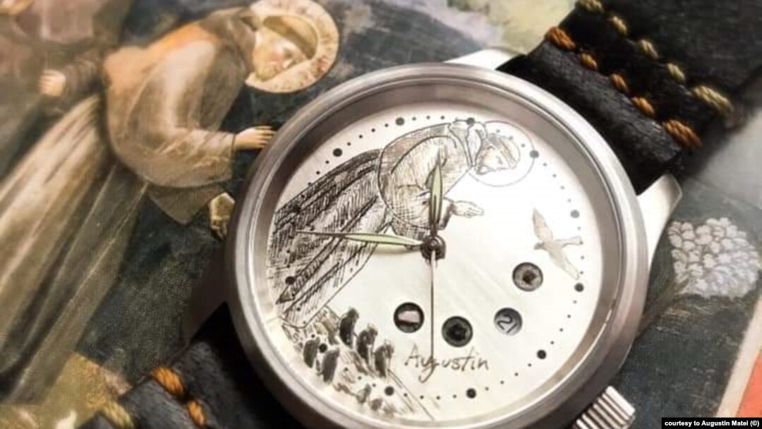 Efigia Sf Francisc, detaliu dintr-o frescă a lui Giotto, se regăsește pe ceasul făcut de un artist român pentru Papa Francisc
