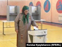 Voting in local elections in Kyrgyzstan on November 17.