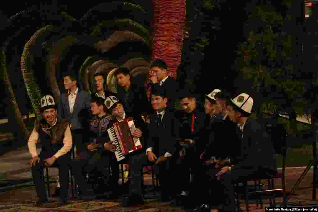 Обон созгон жигиттер.