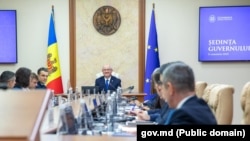 Fotografie de la prima ședință a Cabinetului de Miniștri condus de premierul Alexandru Munteanu, Chișinău, 5 noiembrie.