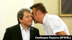 Председателят на парламентарната група на "Има такъв народ" Тошко Йорданов и депутатът Филип Станев