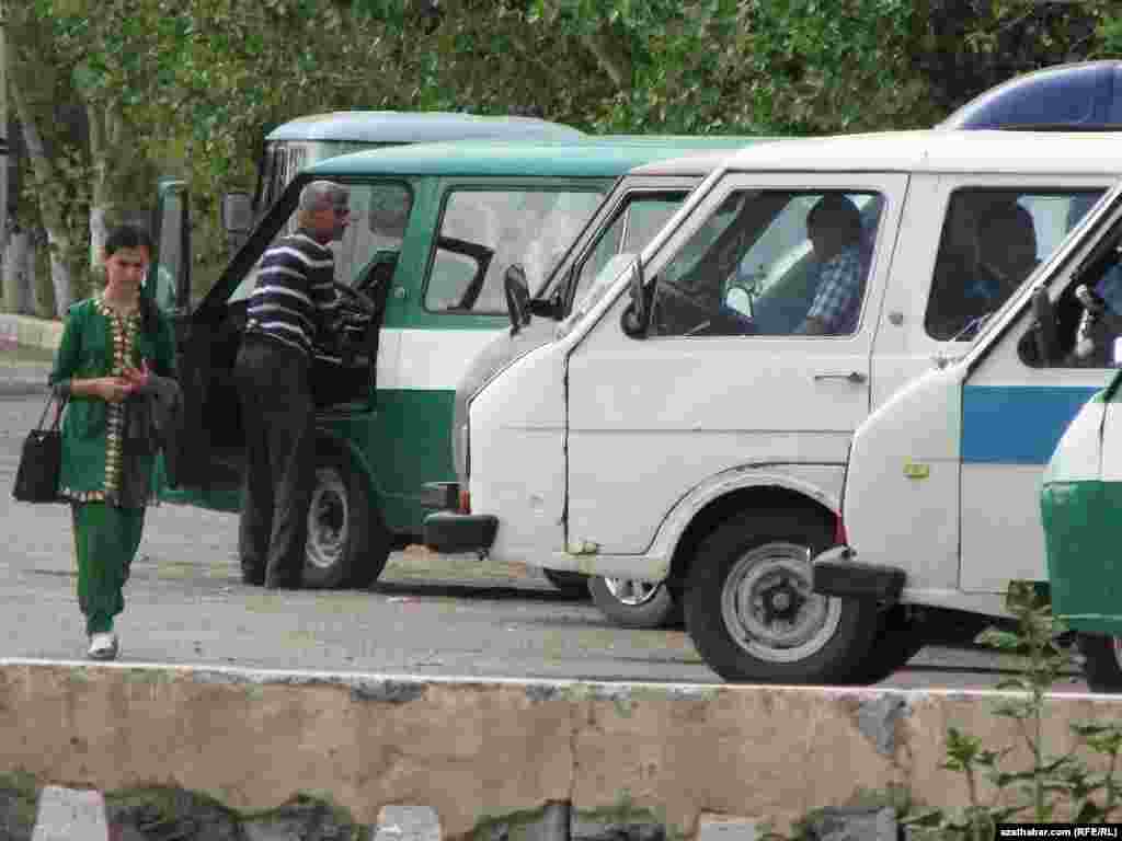 Mini-awtobus taksileri.