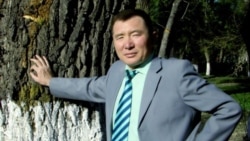 Қытайдың Шыңжаң аймағында тұратын қазақ ақыны Білісбек Сұлтанбекұлы Әбдіразақ (оның туысы Қыдырбек Сұлтанбек берген фото)