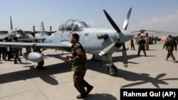 Resolute Support (RS) ауған армиясына тапсырған A-29 Super Tucano ұшақтары. Кабулдағы әскери әуежай. 17 қыркүйек 2020 жыл.