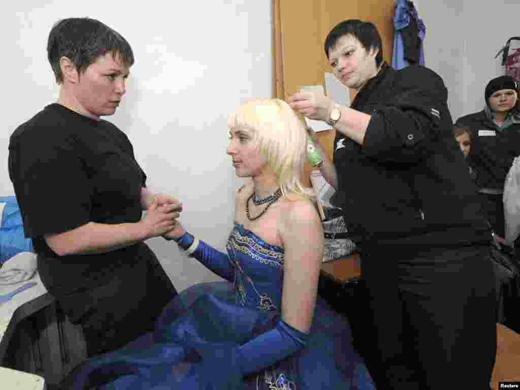 Inmates of a Russian female prison camp in Selo Gornoye prepare for a "Lady Spring 2010" beauty contest. - Photo by Yuri Maltsev for Reuters