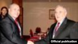 Турскиот и македонскиот министер за одбрана, Веџди Ѓонул и Зоран Коњановски 