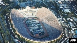 Церемония открытия Олимпиады 1984 года на арене Memorial Coliseum в Лос-Анджелесе