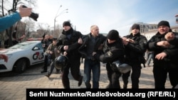 Поліція затримала противника акції «Марш жінок», Київ, 8 березня 2019 року