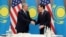Američki državni tajnik Marco Rubio (desno) sastaje se s kazahstanskim ministrom inostranih poslova Muhtarom Tileuberdijem u Samarkandu, u Uzbekistanu, 19. oktobra.