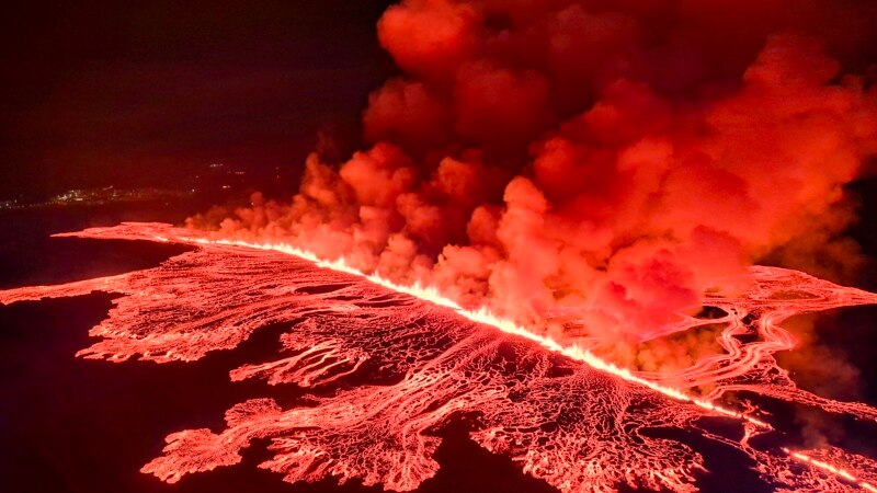 Lava e vullkanit rrjedh drejt qytetit islandez pas shpërthimit të ri vullkanik