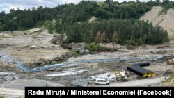 Lipsa de acțiune și pasarea responsabilității între instituții pun în pericol siguranța a peste 10.000 de familii, spune comunitatea Declic într-o petiție inițiată joi, la patru luni de la tragedia de la Praid. 