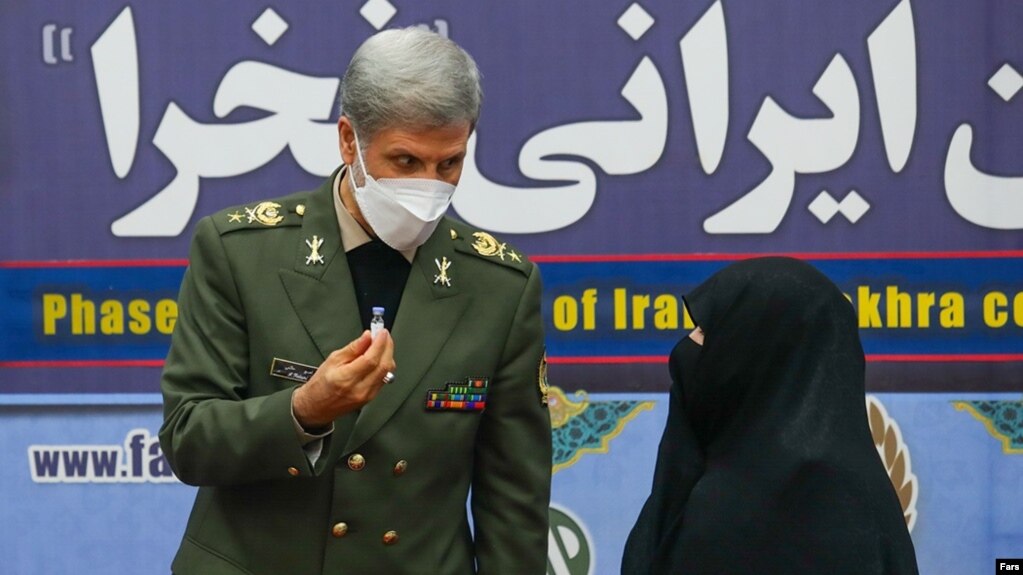 امیر حاتمی در مراسم رونمایی «واکسن کرونا» ساخت وزارت دفاع