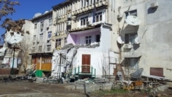 Diňle: Maryda 'pristroýkalar' ýykylýar, Türkmenabatda dükanlar ýumrulýar