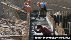 Строительство в Бишкеке. Архивное фото.