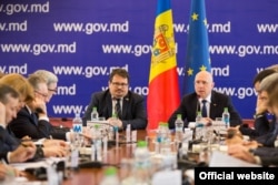 Premierul Pavel Filip și diplomatul Peter Michalko astăzi la Chișinău