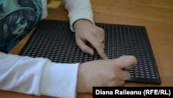 Invățînd cu alfabetul Braille