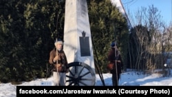 Рэканструктары ў строях паўстанцаў 1863 году. Фота Яраслава Іванюка