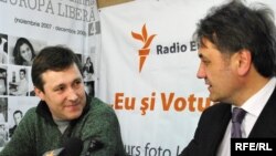 Vitalie Nagacevschi şi Igor Dolea în studioul Europei Libere