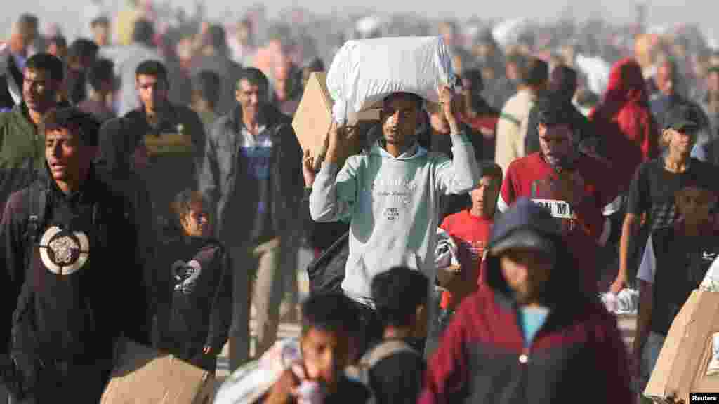 A Gázai Humanitárius Alapítvány közölte, hogy a háború sújtotta enklávé 11 hetes izraeli blokádja után mintegy 8000 doboznyi élelmiszer osztott ki, ami 462.000 adag ételnek felel meg
