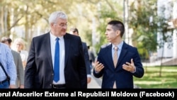 Ministrul de Externe ucrainean, Andrii Sibiha (s) și omologul său moldovean, Mihai Popșoi, la Chișinău.