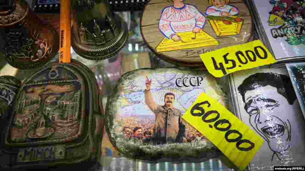 Адна з сувэнірных крамаў у ГЦ "Сталіца"