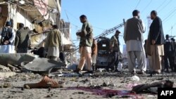 Pakistani security personnel collect potential evidence after a bomb attack on the outskirts of the southwestern city of Quetta. (File photo)