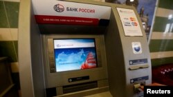 Банкомат российского банка, попавшего под западные санкции.