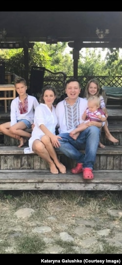 Катерина та Денис Галушки з дітьми