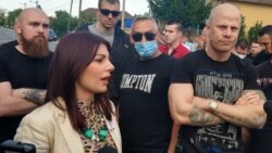 Jovana Stojković i Pavle Bihali na protestu u Obrenovcu (13. maj 2020)