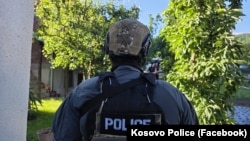 Fotografija sa jedne od ranijih akcija hapšenja osoba osumnjičenih za ratne zločine, Kosovo, jun 2026.