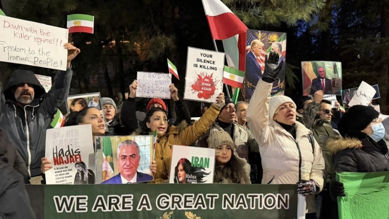 ირანის საელჩოსთან პროტესტი გრძელდება - პოლიციამ დააკავა ერთი ადამიანი