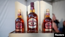 Pernod Ricard володіє низкою відомих алкогольних брендів, у тому числі Chivas Regal, Jameson і Becherovka