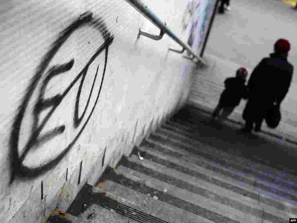 Srbija - Donesena odluka o odlaganju kandidature Srbije za članstvo u EU, 08.12.2011. Foto: AFP / Andrej Isaković