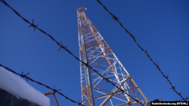 «У нас реакція, ми зразу ж відновлюємо. Тобто ми не чекаємо, коли буде ceasefire, коли будуть гроші. Як тільки ми бачимо по нашій системі автоматично, що базова не працює, зразу же команда виїжджає на місце, зразу йде відновлення», – Устинова про ремонт пошкоджених станцій