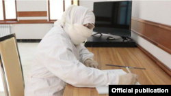 Тиббий ниқоблар танқислиги сабаб, кўпчилик ўзи ниқоб тикиб, оляпти