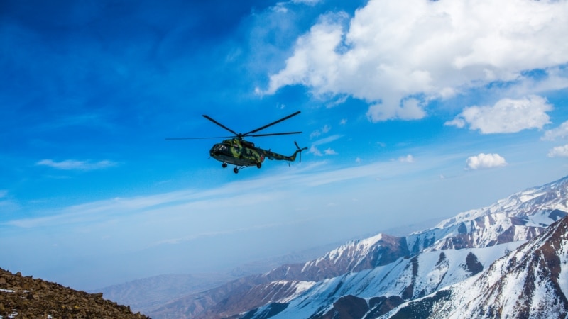 КЧС: Российские туристы и члены экипажа разбившегося в ГБАО вертолета Ми-8 доставлены в Душанбе