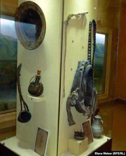 Жағажайдағы жалаңаш табиғатшылар