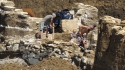 Незаконные археологические раскопки на месте строящейся трассы «Таврида» под Керчью, май 2017 года