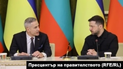 Служебният премиер Андрей Гюров и украинският президент Володимир Зеленски на съвместна пресконференция в Киев, 30 март 2026 г.