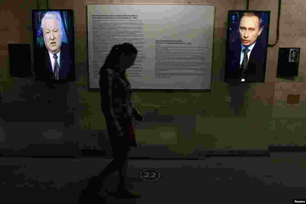 An exhibit with photos of Presidents Boris Yeltsin and Vladimir Putin