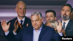 Віктар Орбан пасьля абвешчаньня папярэдніх вынікаў парлямэнцкіх выбараў, у якіх ягоная партыя атрымала паразу. Будапэшт, 12 красавіка 2026 году