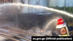 В Самтредиа горит один из резервуаров нефтехранилища