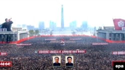 Şimali Koreya raket buraxılışını bayram edir. Pxenyan. 8 aprel 2009