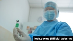Початок вакцинації від COVID-19 в Україні у фотографіях