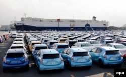 Готовые к экспорту автомобили ждут очереди на погрузку в Японии. Иллюстративное фото