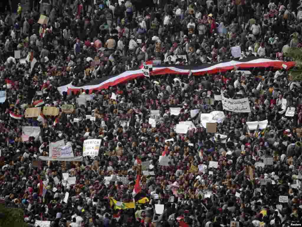 Тысячи египтян собрались на площади Тахрир в Каире для "марша миллиона" 