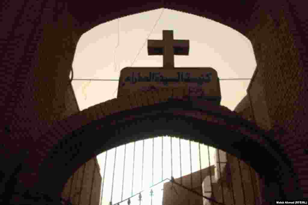 البوابة الرئيسية لكنيسة اللاتين او كنيسة مريم العذراء ـ الشورجة التي يعود تاريخها إلى العام 1866