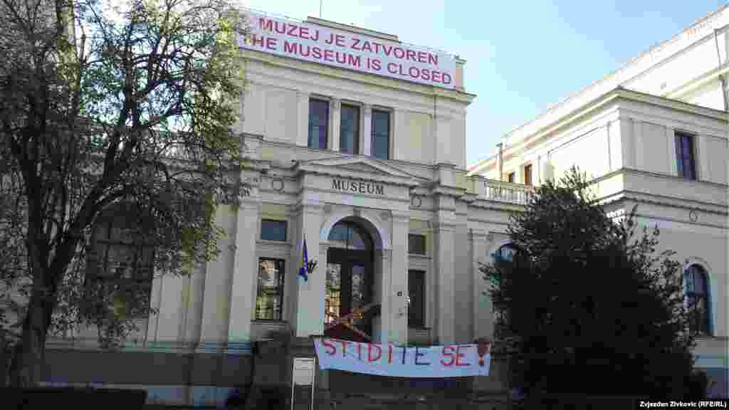 BiH - Trinaesti je dan od zatvaranja Zemaljskog muzeja Bosne i Hercegovine, najstarije kulturno-naučne ustanove u ovoj zemlji, Sarajevo, 17. oktobar 2012. Foto: RSE / Zvjezdan Živković 