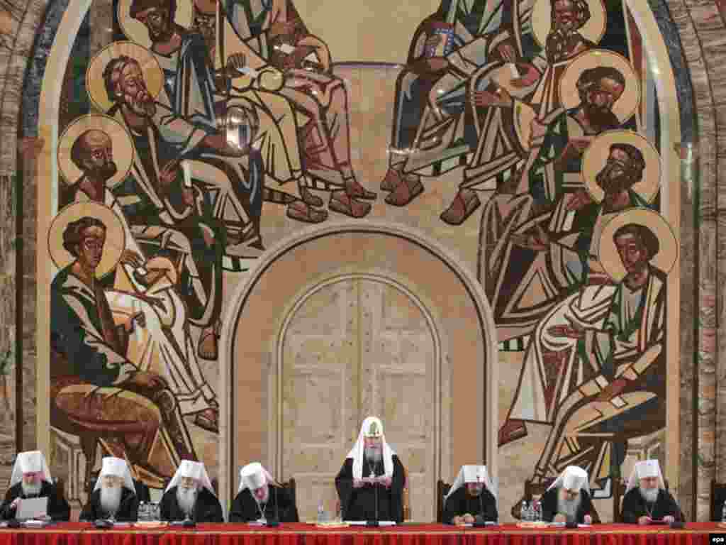 Russian Patriarch Aleksy II speaks at the Archbishops Congress in Moscow. - The Patriarch of Moscow and All Russia Alexy II (C) speaks during the Archbishops congress in Moscow, Russia 24 June 2008. The congress is devoted to the improvement of the unity of the Russian Orthodox Church.